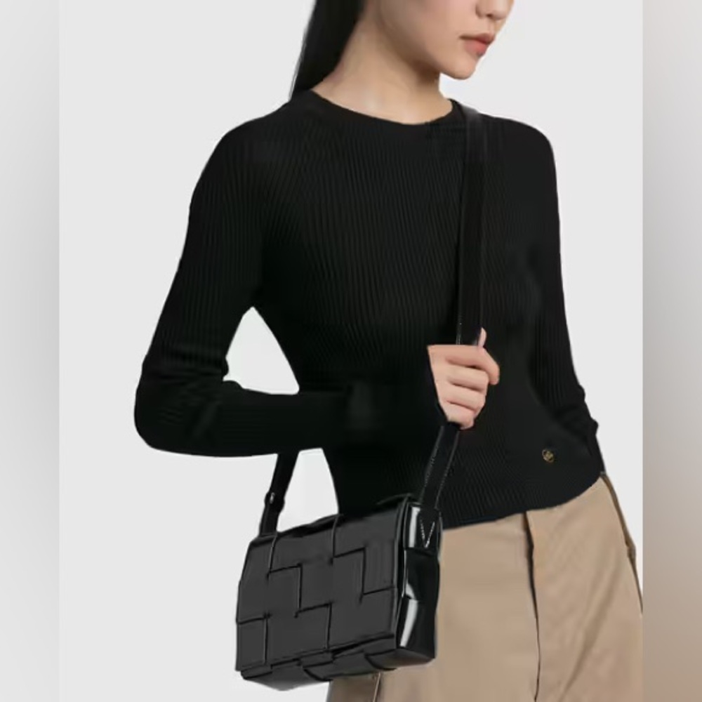 BOTTEGA CASSETTE Spazzolato Intrecciato Crossbody Bag Black patent woven - Picture 13 of 17